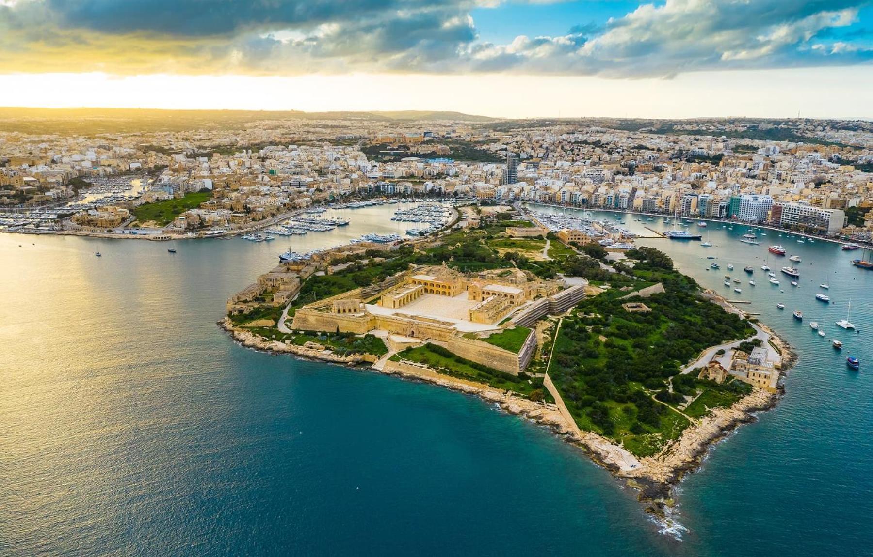 A Lovely 3 Bedroom, 3 Baths In The Centre Of By 360 Estates * Gzira