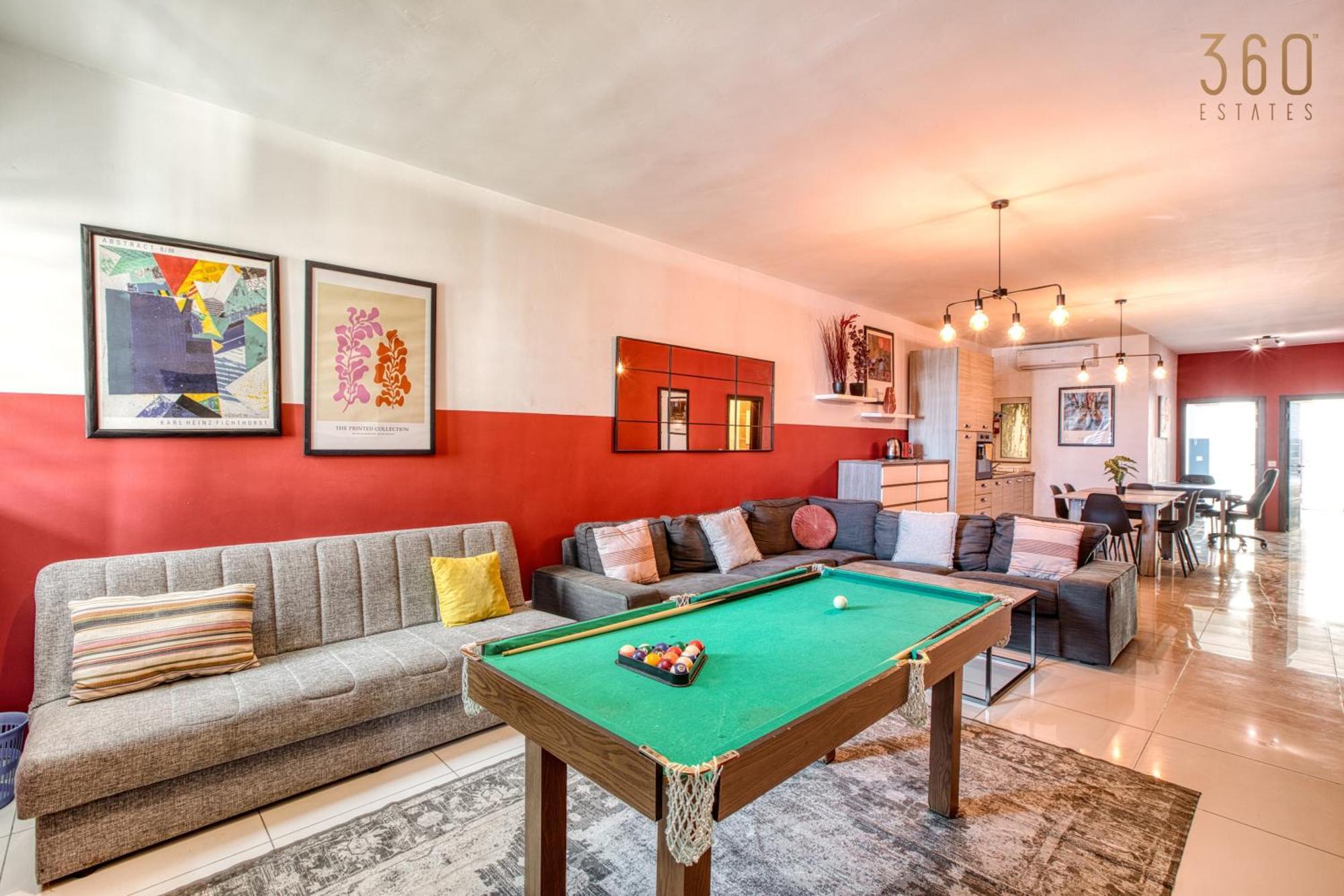 A Lovely 3 Bedroom, 3 Baths In The Centre Of By 360 Estates Apartment