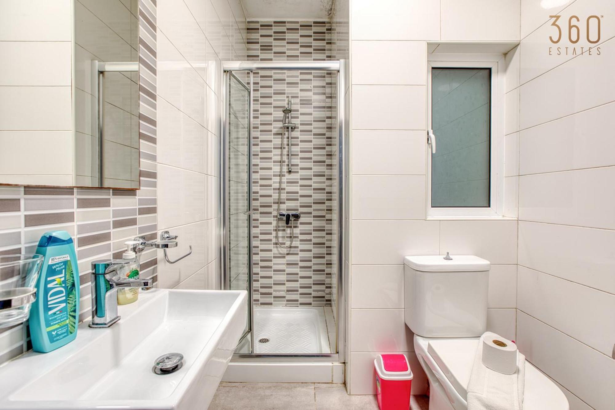 A Lovely 3 Bedroom, 3 Baths In The Centre Of By 360 Estates * Gzira