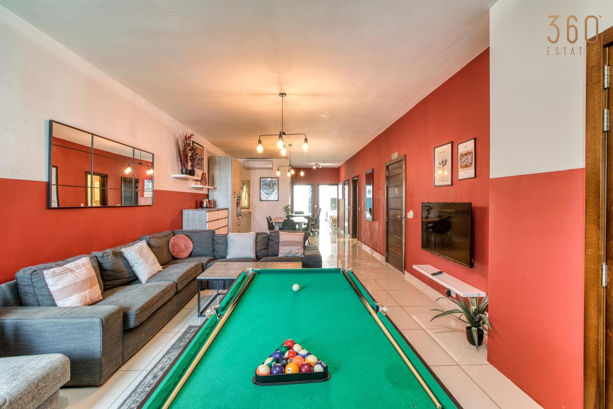 A Lovely 3 Bedroom, 3 Baths In The Centre Of By 360 Estates